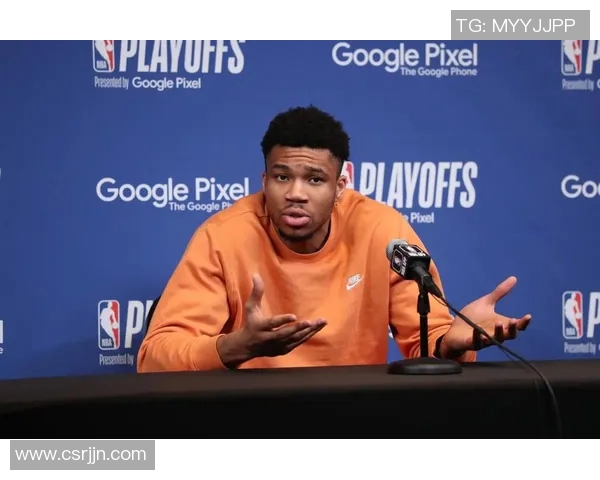 欢迎回家！雄鹿官方晒海报欢迎亚历克斯-阿德托昆博加盟